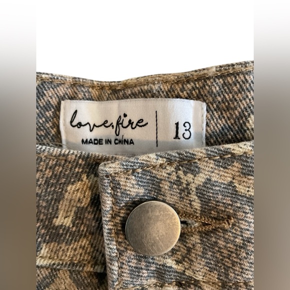 Love, Fire, Low Rise Baggy Snake Print Jeans in Tan and Brown SZ 13 - Picture 3 of 13